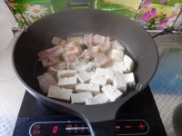 可口的干锅鱼腩豆腐做法图解6)