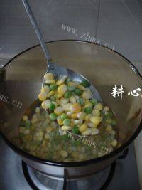 美味的玉米青豆做法图解3)
