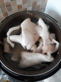自制黄豆肉皮冻做法图解2)