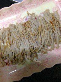 家常菜油泼金针菇