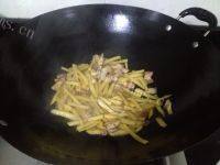 美味的肉片炒土豆做法图解7)