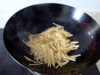 家常菜蚝油土豆丝做法图解6)