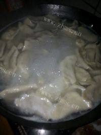 自制猪肉芹菜馅饺子做法图解13)