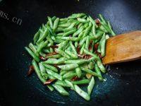 家常菜五花肉炒四季豆做法图解7)