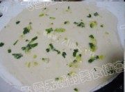 葱油千层饼做法图解3)