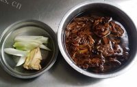 养生珊瑚菌炖鹅肉做法图解3)