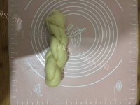 零食新作软炸麻花做法图解6)