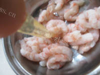 色香味浓的虾仁豆腐做法图解3)