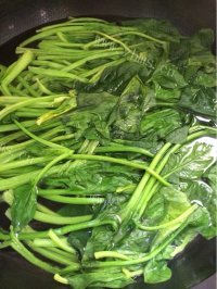 家常菜白灼菠菜做法图解2)