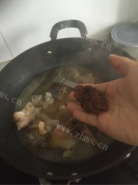 玉盘珍馐的红烧猪蹄做法图解8)
