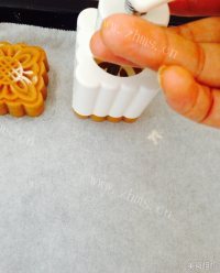 美味的方瓜馅广式月饼做法图解13)
