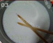 香气浓郁的鲜虾肠粉做法图解3)