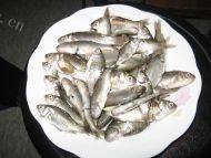 美味的香酥炸鱼做法图解2)