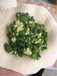 色味俱全的韭菜鸡蛋馅饼做法图解9)