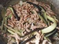 家常菜肉丝炒茄子