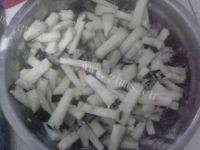 诱人的茄子炒肉丝做法图解2)