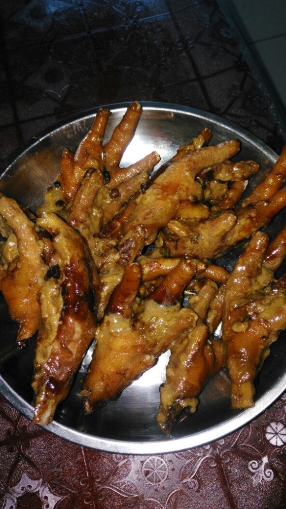 五味俱全的卤鸡爪