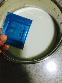 自制原味酸奶做法图解4)
