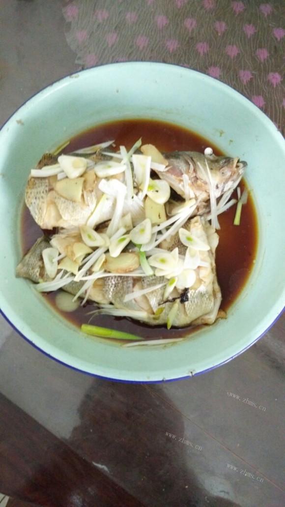 鲜香的清蒸鲈鱼