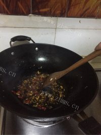 超级好吃的耗香上海青炒肥牛卷做法图解4)