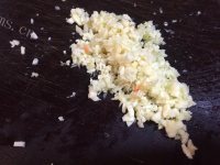 喷香的土豆焖鸡翅做法图解3)