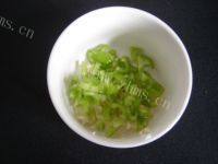 家常菜洋葱拌木耳做法图解4)
