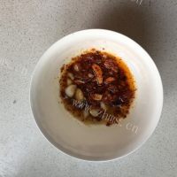 香喷喷的油泼面做法图解6)