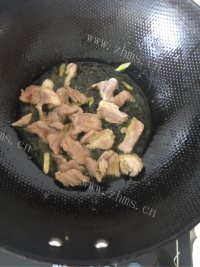 好吃的黄豆芽炒肉做法图解4)