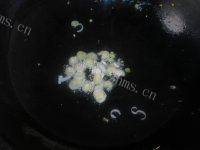 色味俱佳的彩椒炒鸡蛋做法图解4)