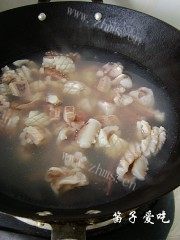 美味的青椒爆花枝做法图解3)