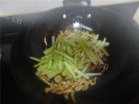 家常菜芹菜炒瘦肉做法图解3)