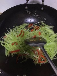 诱人的莴笋炒肉丝做法图解5)