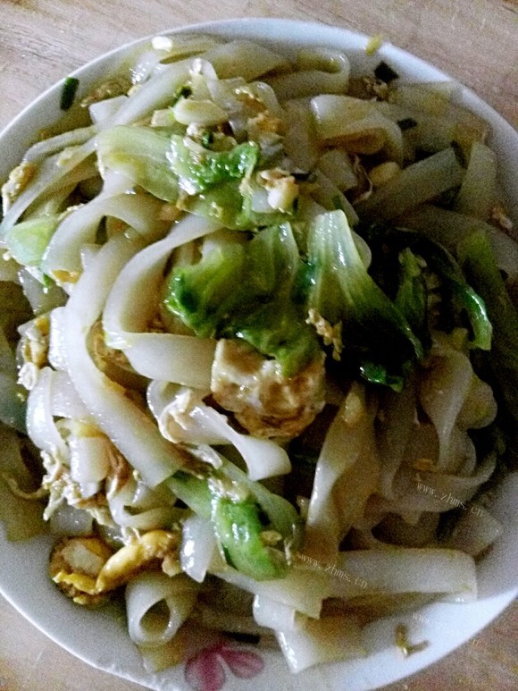 芳香四溢的炒河粉