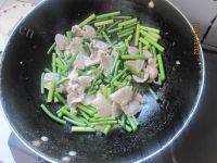 简单易做的蒜苔炒肉的做法图解七
