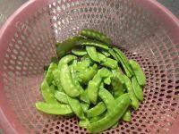 家常菜荷兰豆炒瘦肉做法图解1)