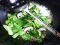 家常菜香菇炒青菜做法图解4)