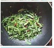 自制茼蒿炒豆渣做法图解6)