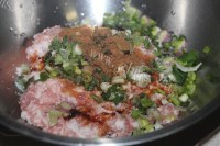 人间美味般的酸菜猪肉饺做法图解5)