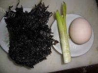 家常紫菜虾米蛋花汤做法图解1)