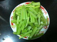 芹菜炒肉（家庭版）做法图解2)