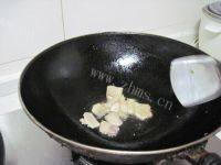 家常菜莴笋烧肉做法图解4)