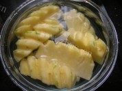 色泽不错的菠萝炒鸡腿肉做法图解6)
