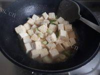 家常菜葱烧豆腐做法图解7)