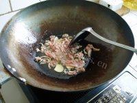 家常菜花菜炒肉丝做法图解4)