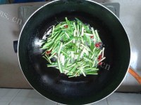 好吃的韭菜爆鲜虾做法图解6)