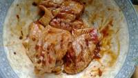 美味的腐乳豆豉蒸鸡做法图解2)