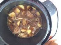 很有食欲的小土豆炖排骨做法图解9)
