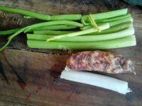 家常菜芹菜炒腊肉做法图解1)