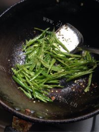 色香味浓的青椒肉丝做法图解4)