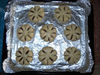甜甜的椰香红豆菊花包做法图解13)